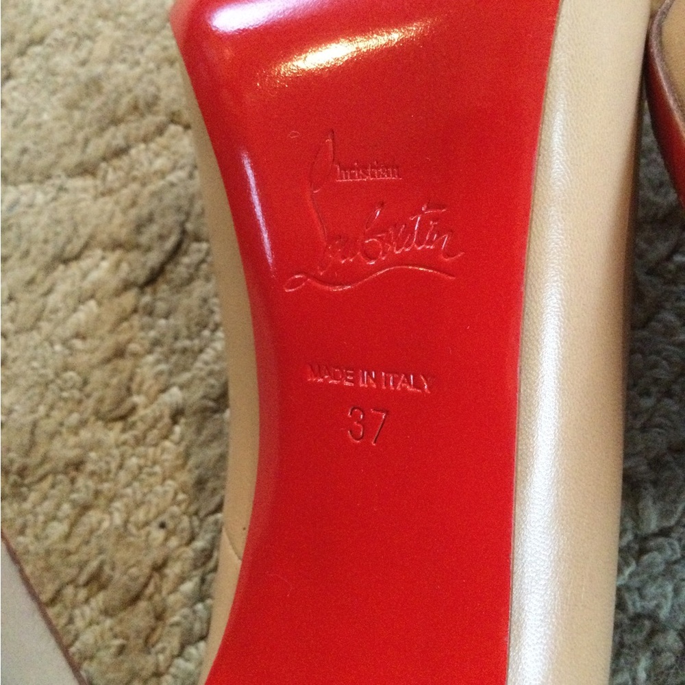 CHRISTIAN LOUBOUTIN Nude Pumps - Picture 8 of 11